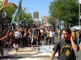 ../2000/03/24-AUS-rts-marching.jpg