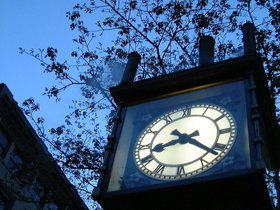../2000/04/20-vancouver-CAN-steam-clock.jpg