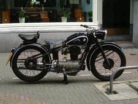 ../2000/05/21-amsterdam-NLD-bmw-bike.jpg