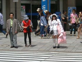 ../2001/05/07-1200-fashion-goth-JPN-harajuku-street-tokyo.jpg