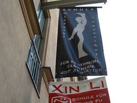 ../2001/05/27-1200-mime-mitte-DEU-berlin.jpg