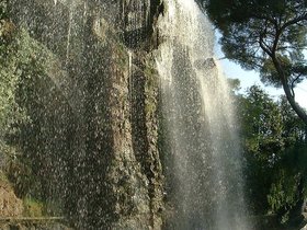 ../2001/11/3-nice-FRA-park-falls.jpg
