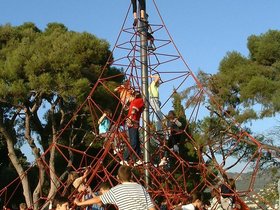 ../2001/11/3-nice-FRA-playground.jpg