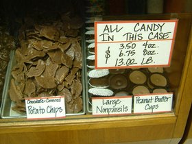 ../2002/08/09-holland-candy-MI.jpg