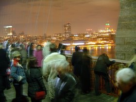 ../2004/12/31-brooklyn_bridge-bridge-new_years-people-newyear.jpg