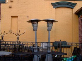 08-brooklyn-NY-union-smith-cafe-heat-lamp.jpg