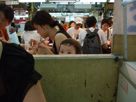 ../2007/08/02-2032-taipei-TWN-kid-looking.jpg