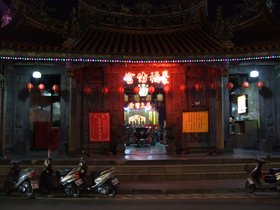 ../2007/08/03-1913-danshui-TWN-temple.jpg