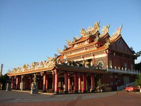 ../2007/08/06-1807-fulong-TWN-beach-temple.jpg