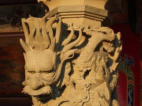../2007/08/06-1813-fulong-TWN-beach-temple-dragon.jpg