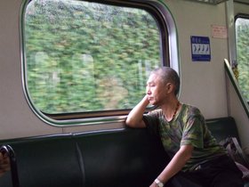 ../2007/08/07-1313-fulong-TWN-beach-train-man.jpg