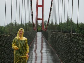 ../2007/08/07-1512-fulong-TWN-beach-bridge-nora.jpg