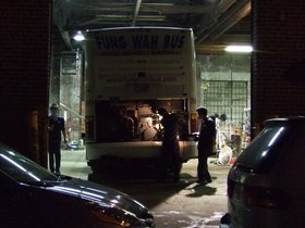 ../2007/09/01-2005-brooklyn-NY-redhook-chinatown-bus-repair.jpg