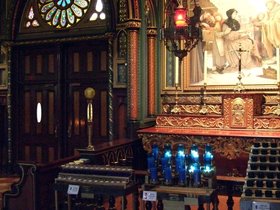 ../2007/10/20-1010-montreal-CAN-notre_dame-candle.jpg