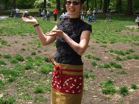 10-1123-brooklyn-NY-prospect_park-birthday-park-nora-bday-apron-invisible-cake.jpg