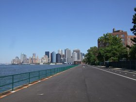 ../2008/08/31-1143-governors_island-NY-bike-path.jpg