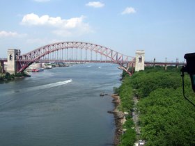 ../2009/06/07-1428-randalls-NY-island-train-bridge.jpg