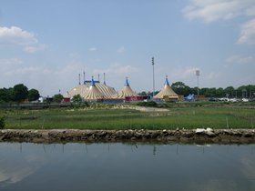 ../2009/06/07-1453-randalls-NY-island-circus.jpg