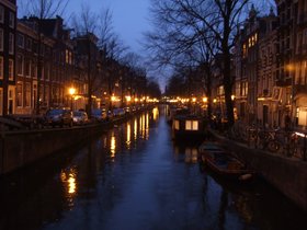../2010/03/25-1853-amsterdam-NLD-canal.jpg