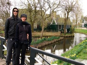 ../2010/03/28-1125-amsterdam-NLD-zaandijk-garden-nora-joseph.jpg