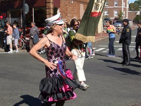 ../2010/10/10-1142-davis_sq-honk-leftists.jpg