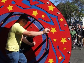 ../2010/10/10-1200-davis_sq-honk-wheel.jpg