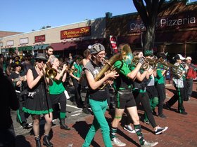 ../2010/10/10-1207-davis_sq-honk-green.jpg