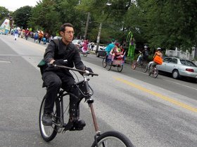 ../2011/10/02-1323-davis_sq-honk_parade-parade-bike-chopper.jpg