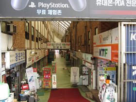 ../2012/07/30-1057-KOR-market-alley-electronic-seoul.jpg