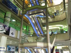 ../2012/07/30-1101-KOR-market-stairs-electronic-seoul.jpg