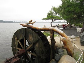 ../2012/08/02-1011-KOR-lake-gangneung-gyeongpo-waterwheel.jpg