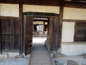 ../2012/08/06-1056-KOR-culture-museum-seoul.jpg