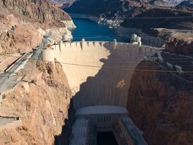 ../2015/11/22-0940-lake_mead-NV-hoover_dam.jpg