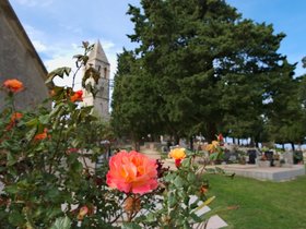 ../2016/05/15-1600-cemetery-vis-HRV-island-ruins.jpg