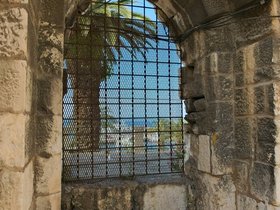 ../2016/05/23-0756-HRV-diocletian_palace-split.jpg