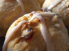 15-1234-hot_cross_buns.jpg