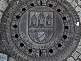 ../2018/05/25-1621-prague-CZE-manhole.jpg