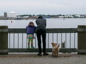 ../2018/06/10-1916-casper-nora-dog-waterfront-cecilia.jpg