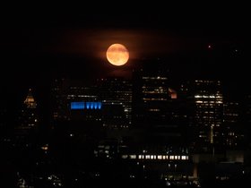 ../2018/07/29-2134-moon-skyline-boston-MA.jpg