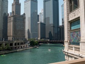 12-1136-chicago-IL-building-river.jpg