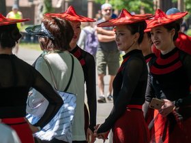 ../2019/06/09-1227-boat-performers-dragon.jpg