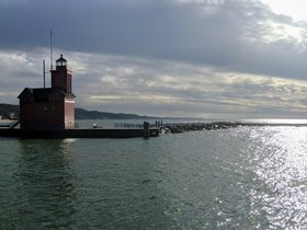 ../2021/12/25-1412-lighthouse-lake-holland_MI.jpg