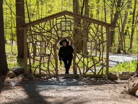 ../2022/05/10-1319-garden-sculpture-nora.jpg