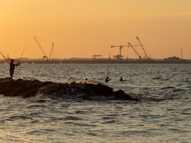 ../2022/07/03-1932-norfolk_VA-fishing-sunset-july_4.jpg