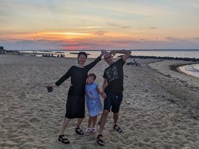 ../2022/07/04-2031-beach-nora-norfolk_VA-joseph-sunset-cecilia-july_4.jpg