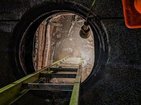 24-1841-street-manhole-ladder.jpg