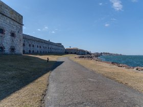 ../2025/03/09-1115-newport_RI-fort-ruins.jpg