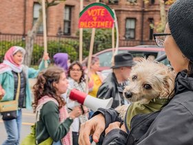 ../2025/10/12-1259-nixie-parade-honk.jpg