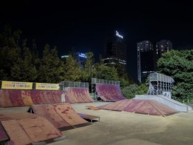 ../2026/07/28-2036-KOR-daejeon-night-skate.jpg